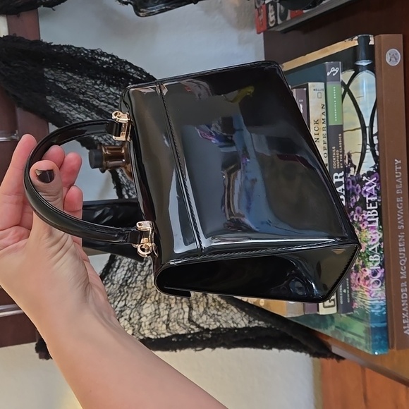 Small Vintage Inspired Laquered Black Bag with Chain, NWT - Picture 7 of 10